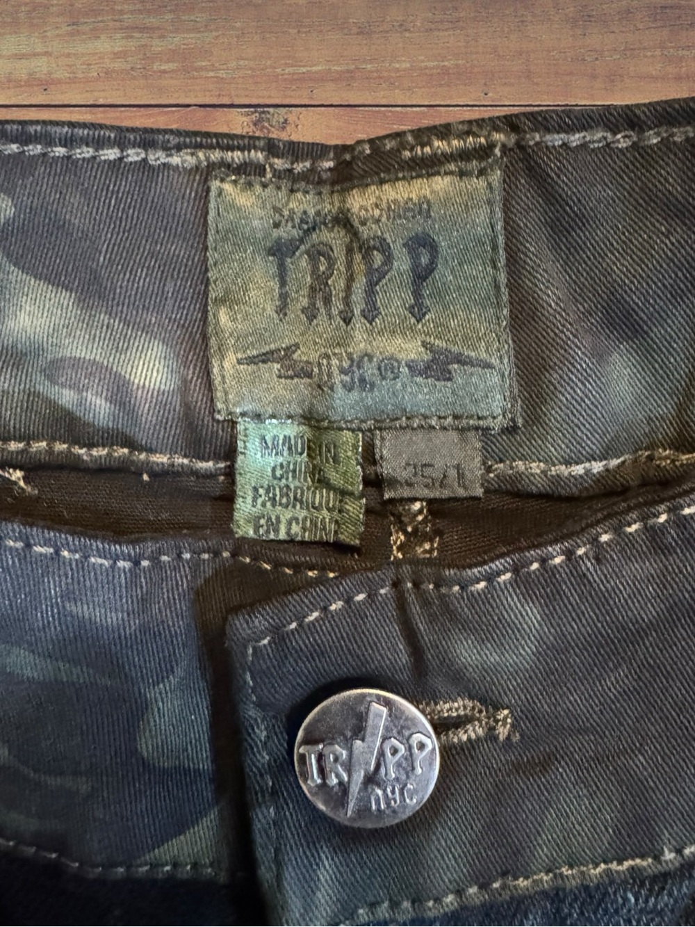 Tripp NYC Black & Blue Tie-Dye and Camouflage Deconstructed Denim Shorts 25 NWT - Picture 2 of 13